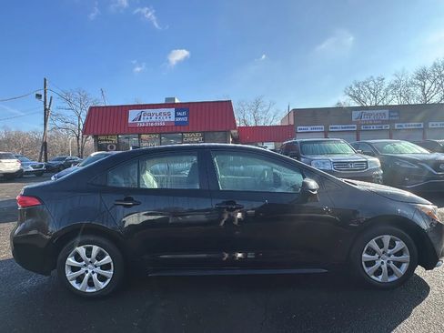 Used 2025 Toyota Corolla LE image 4