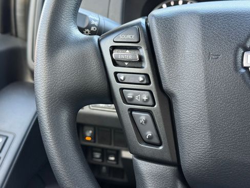 Certified 2025 Nissan Frontier S image 11