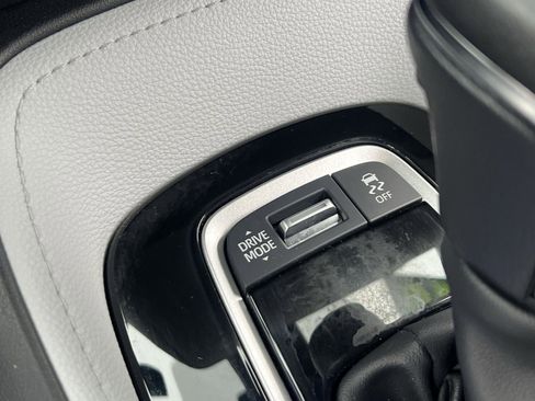 Used 2025 Toyota Corolla SE image 31