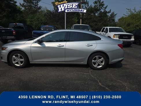 Used 2021 Chevrolet Malibu LS FWD image 4