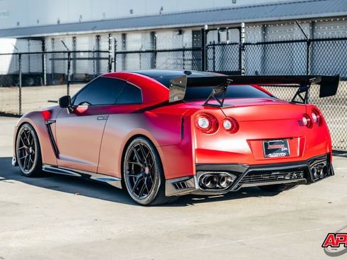 Used 2020 Nissan GT-R Premium w/ Premium Interior Package image 51