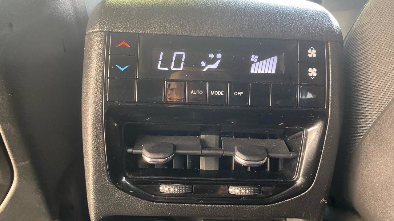 Used 2023 Jeep Grand Cherokee L Laredo AWD/4WD image 24