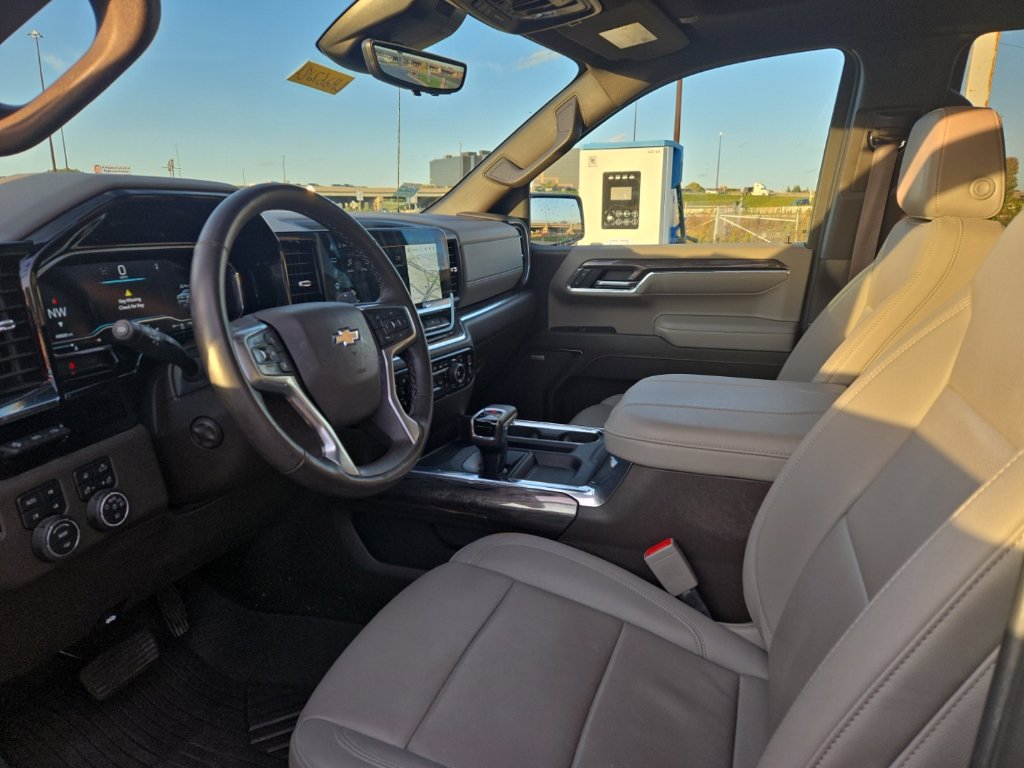 Used 2024 Chevrolet Silverado 1500 LTZ w/ LTZ Premium Package AWD/4WD image 12