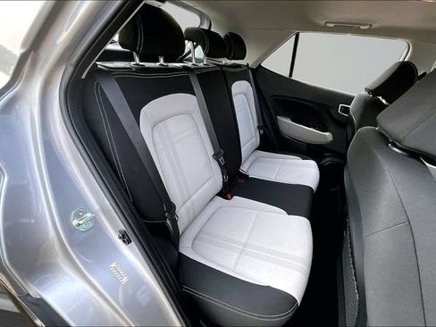 Used 2024 Hyundai Venue SEL FWD image 23