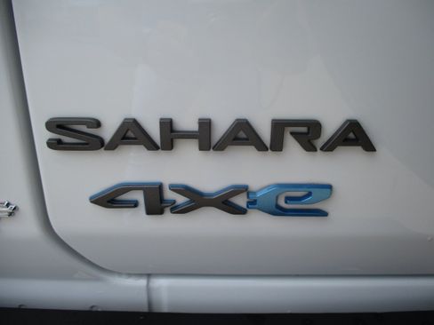 Used 2025 Jeep Wrangler Unlimited Sahara AWD/4WD image 10