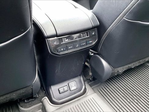 Used 2023 Toyota Highlander Platinum AWD/4WD image 10
