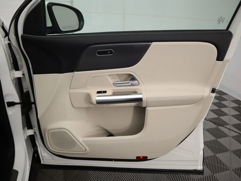 Certified 2022 Mercedes-Benz GLA 250 image 25