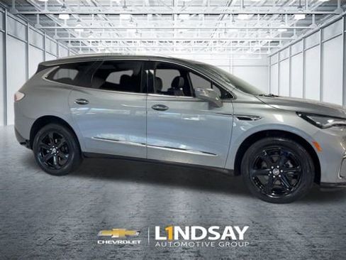 Used 2023 Buick Enclave Essence w/ Sport Touring Edition image 3