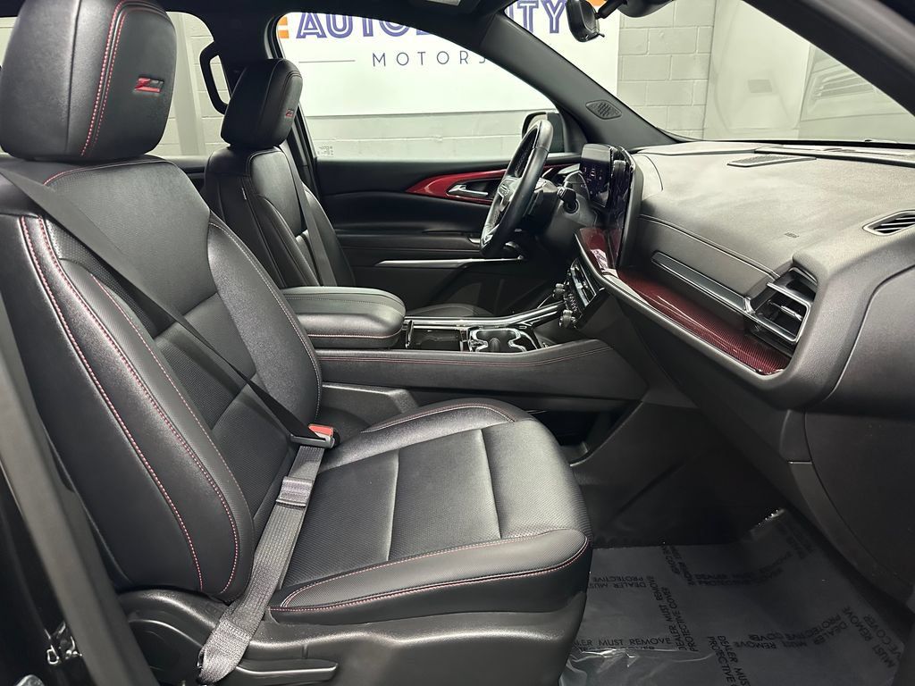 Used 2025 Chevrolet Traverse Z71 w/ Enhanced Driving Package AWD/4WD image 19