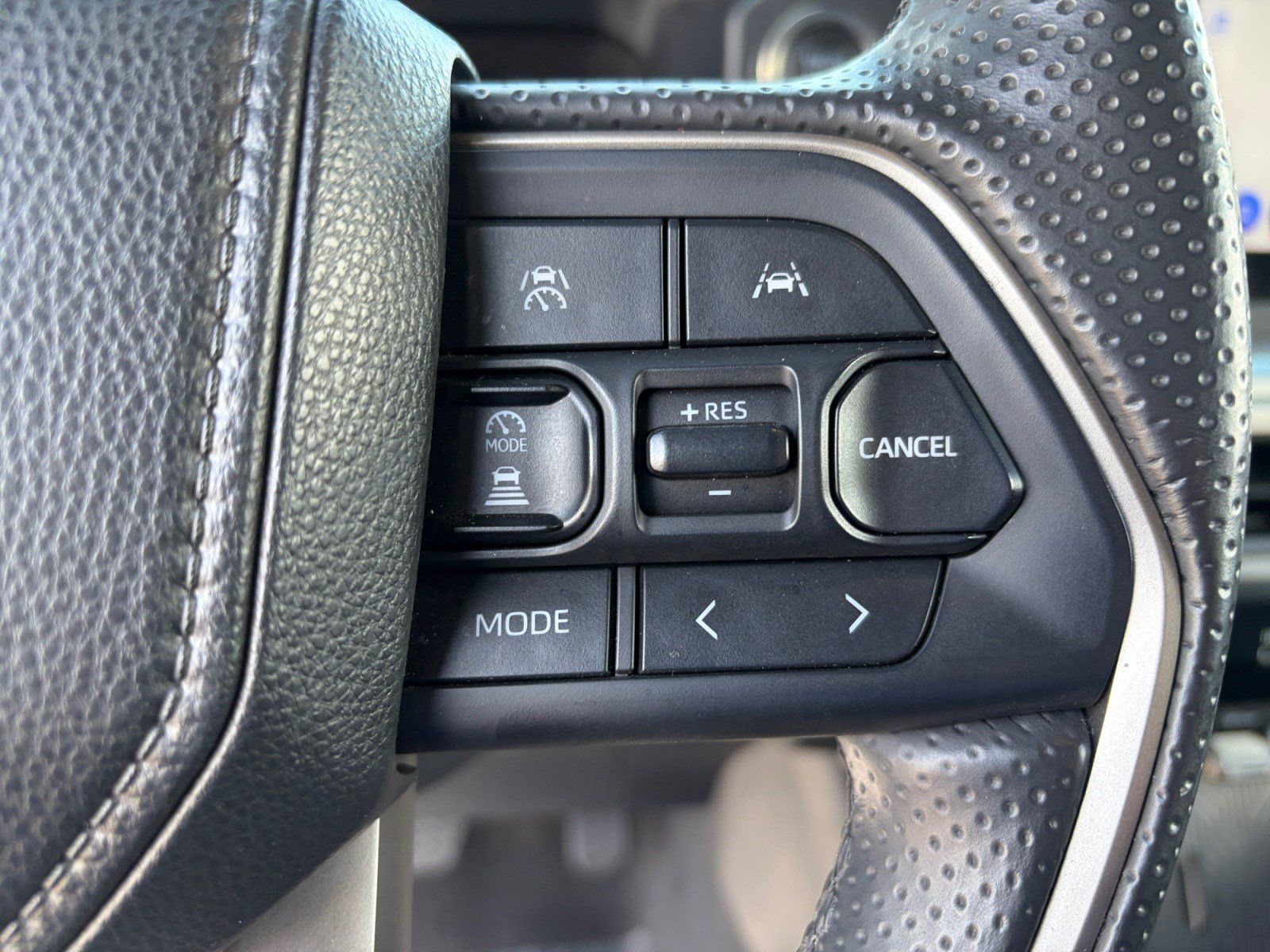 Used 2025 Toyota 4Runner SR5 AWD/4WD image 15