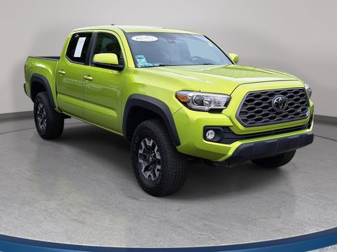 Used 2023 Toyota Tacoma TRD Off-Road w/ Technology Package AWD/4WD image 3