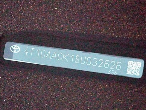 Used 2025 Toyota Camry SE image 33