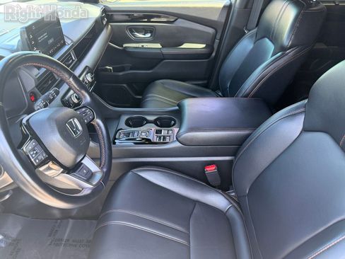 Certified 2025 Honda Pilot TrailSport image 17