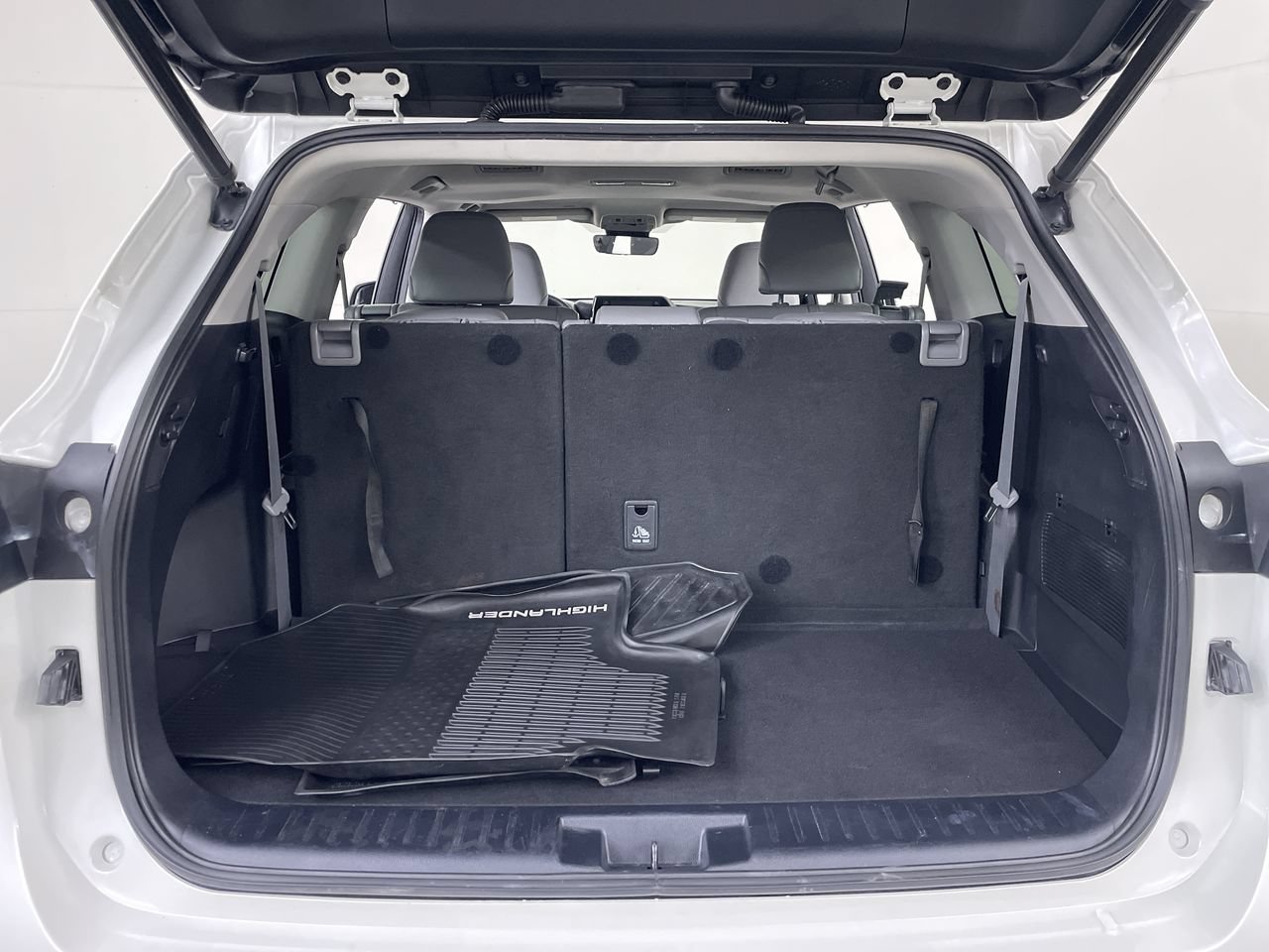 Used 2020 Toyota Highlander XLE AWD/4WD image 23