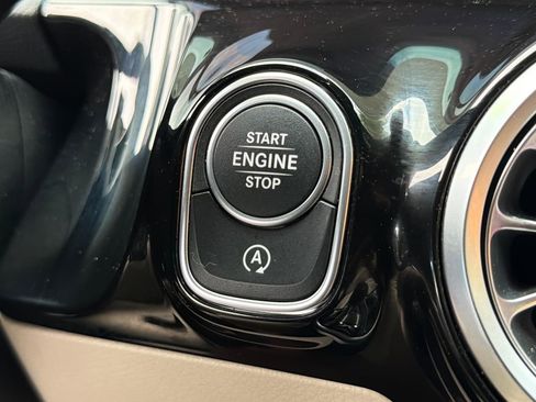 Used 2025 Mercedes-Benz GLA 250 4MATIC image 5