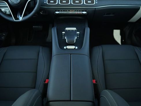 Certified 2026 Mercedes-Benz GLS 450 4MATIC image 32