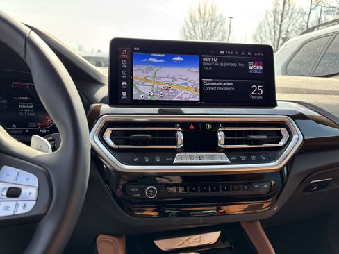 Used 2025 BMW X4 xDrive30i image 18
