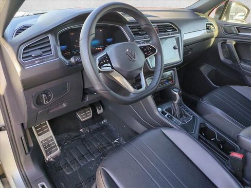 Used 2022 Volkswagen Tiguan SE R-Line image 9