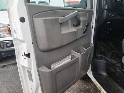 Used 2018 Chevrolet Express 4500 Extended w/ Driver Convenience Package image 9