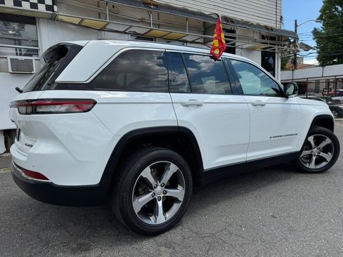 Used 2023 Jeep Grand Cherokee Limited AWD/4WD image 4