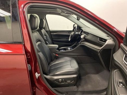Used 2022 Jeep Grand Cherokee L Limited w/ Black Appearance Package AWD/4WD image 28