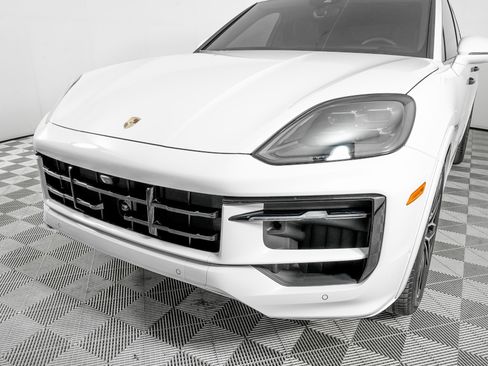 Used 2025 Porsche Cayenne GTS image 29