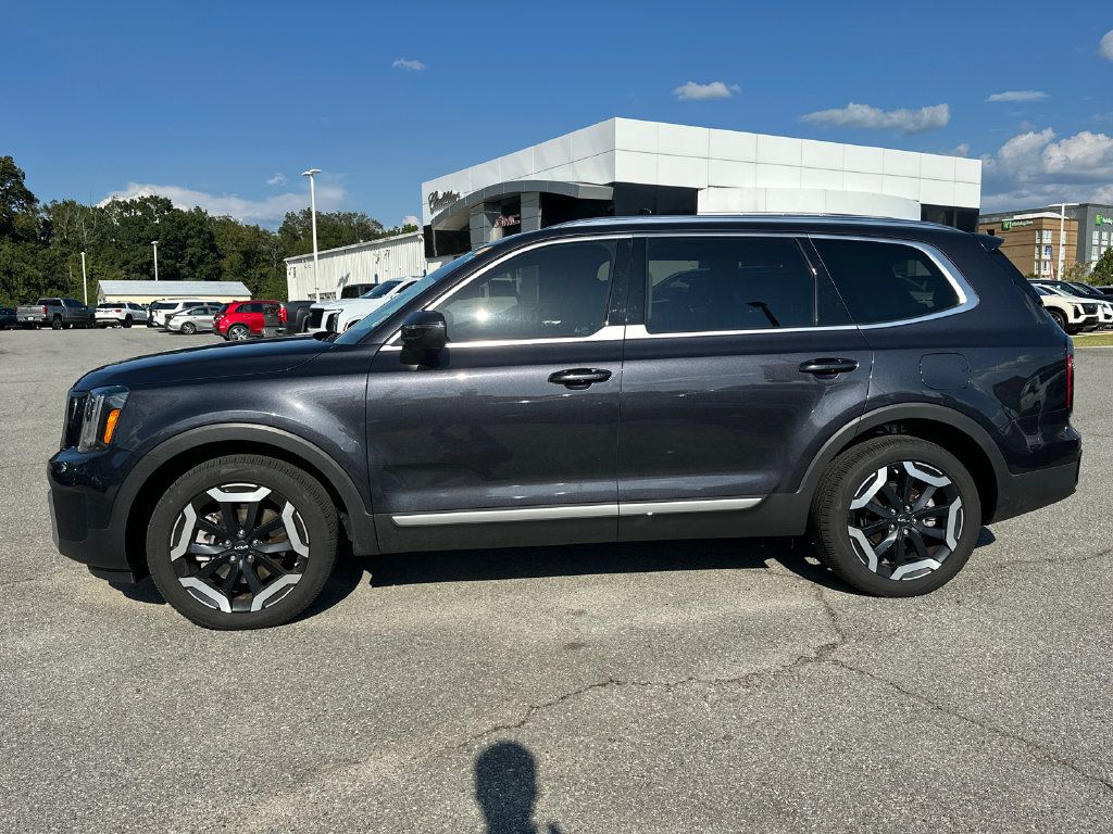 Certified 2025 Kia Telluride EX w/ EX Captain's Chair Package AWD/4WD image 4