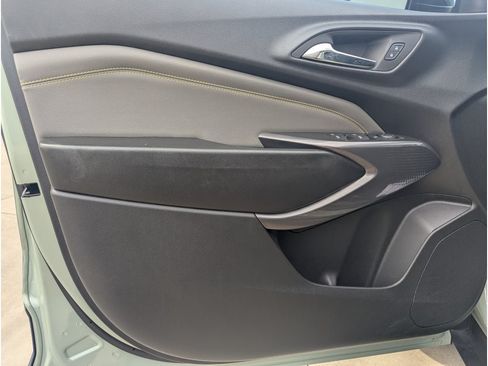 Used 2025 Chevrolet Trax ACTIV w/ Sunroof Package FWD image 15
