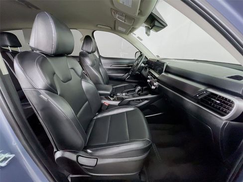 Used 2024 Kia Telluride LX image 32