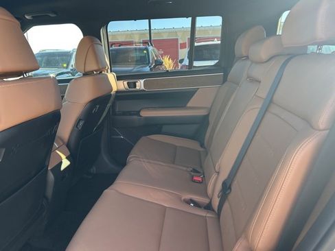 Used 2025 Hyundai Santa Fe Limited image 24