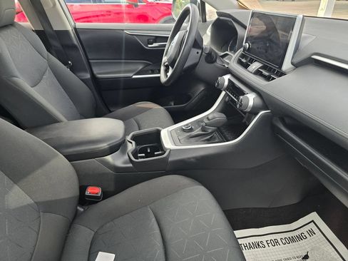 Used 2025 Toyota RAV4 XLE AWD/4WD image 15