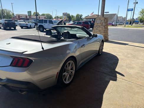 Used 2025 Ford Mustang GT Premium RWD image 13