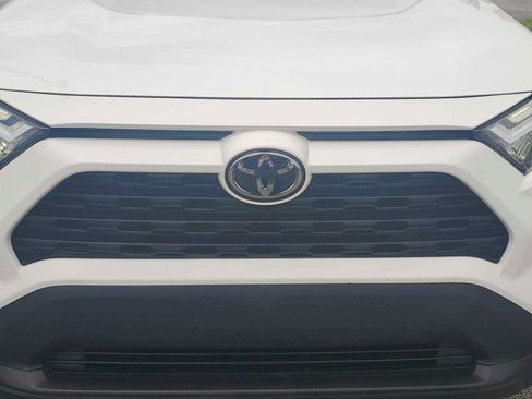 Used 2025 Toyota RAV4 LE AWD/4WD image 16