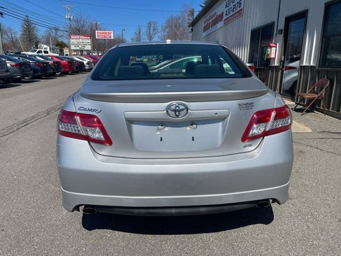 Used 2011 Toyota Camry SE w/ SE Extra-Value Pkg #1 image 4