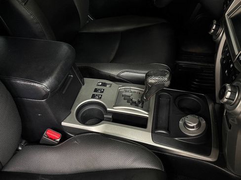 Used 2011 Toyota 4Runner Limited AWD/4WD image 32