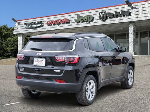 New 2026 Jeep Compass Latitude image 5