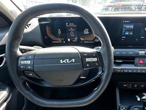 Used 2025 Kia K4 FWD image 12