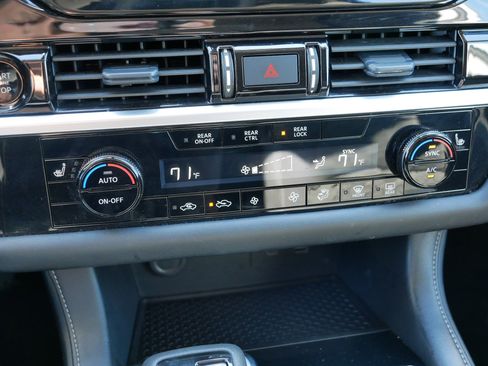 Used 2025 Nissan Pathfinder SV AWD/4WD image 23