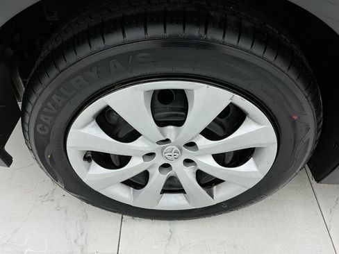 Used 2021 Toyota Corolla LE FWD image 43
