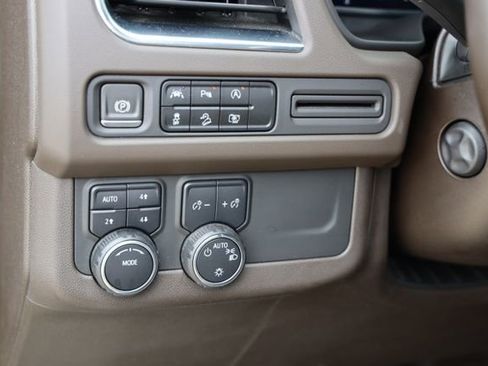 Used 2023 Chevrolet Tahoe Z71 w/ Luxury Package AWD/4WD image 18