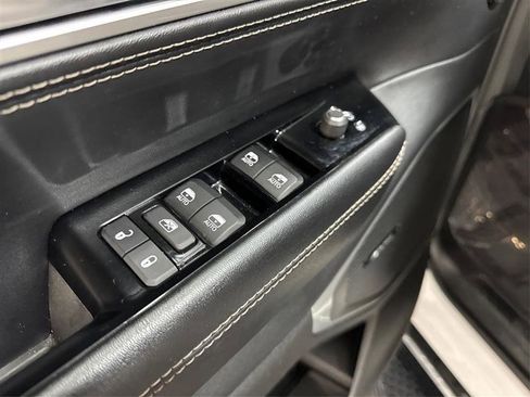 Used 2024 Jeep Wagoneer L Series II w/ Flexible Seating Group AWD/4WD image 29