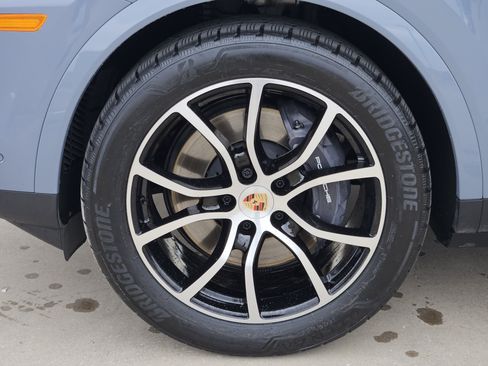 Certified 2025 Porsche Cayenne image 14