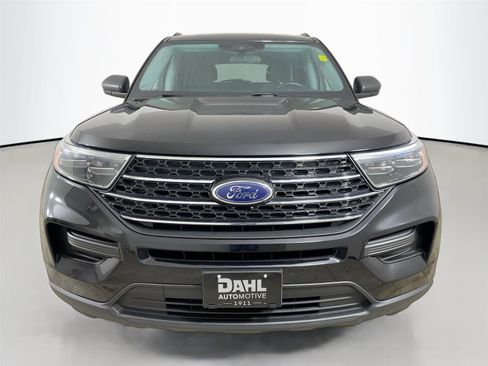 Used 2023 Ford Explorer XLT image 2