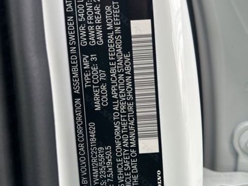 Certified 2025 Volvo XC60 B5 Plus image 28