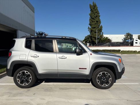 Used 2017 Jeep Renegade Trailhawk AWD/4WD image 14