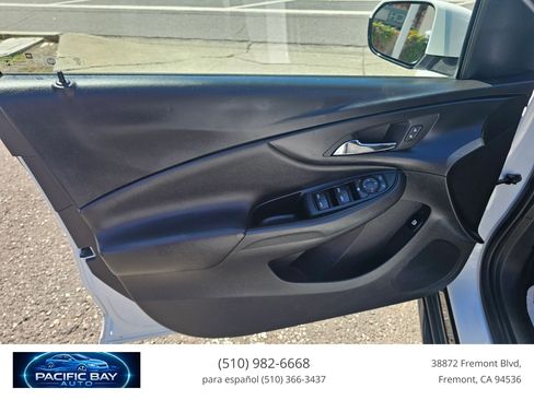 Used 2018 Chevrolet Volt LT FWD image 9