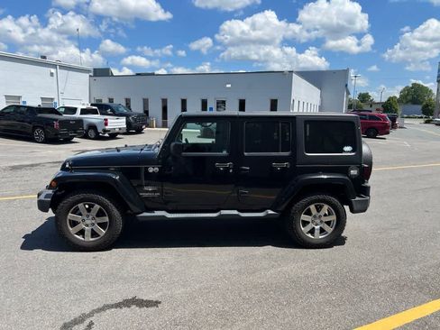Used 2013 Jeep Wrangler Unlimited Sahara w/ Connectivity Group AWD/4WD image 2