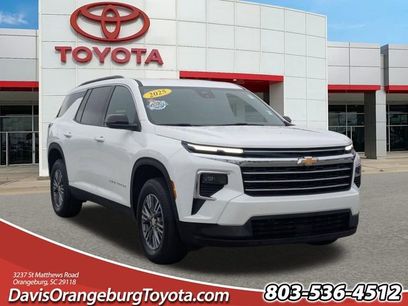 Used 2025 Chevrolet Traverse LT