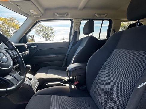 Used 2017 Jeep Patriot Latitude image 10