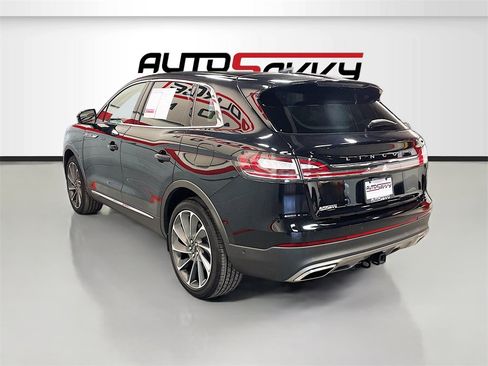 Used 2023 Lincoln Nautilus Reserve w/ Equipment Group 201A image 5